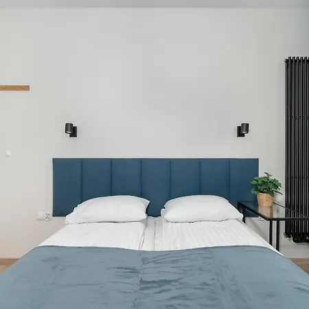 Lägenhet Cosy In By Renters Poznań