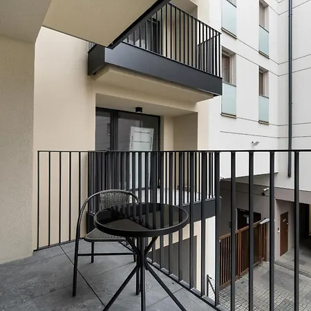 Lägenhet Cosy In By Renters Poznań